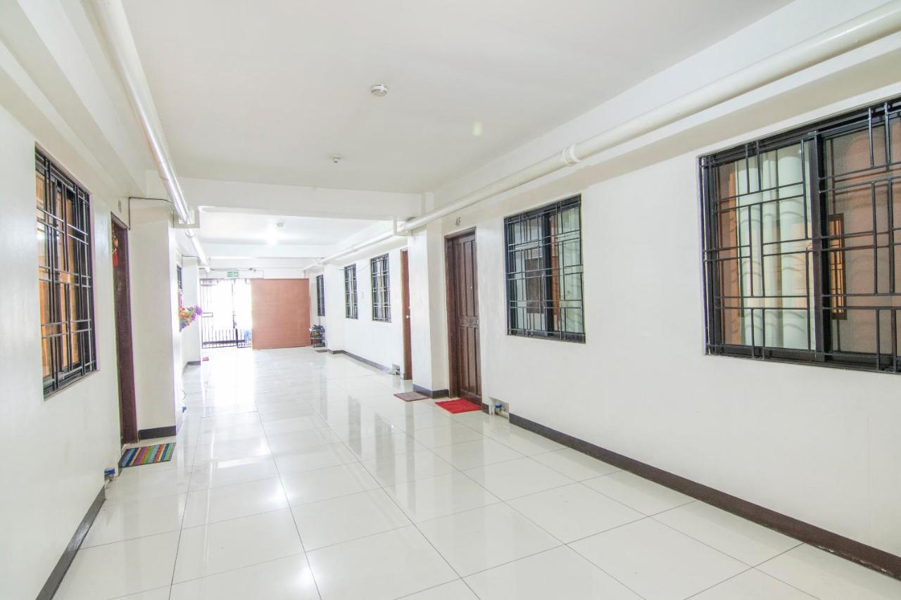 Oyo 578 Red Velvet Suites Manilla Buitenkant foto