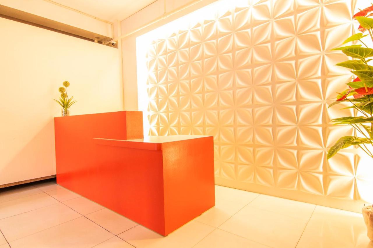 Oyo 578 Red Velvet Suites Manilla Buitenkant foto