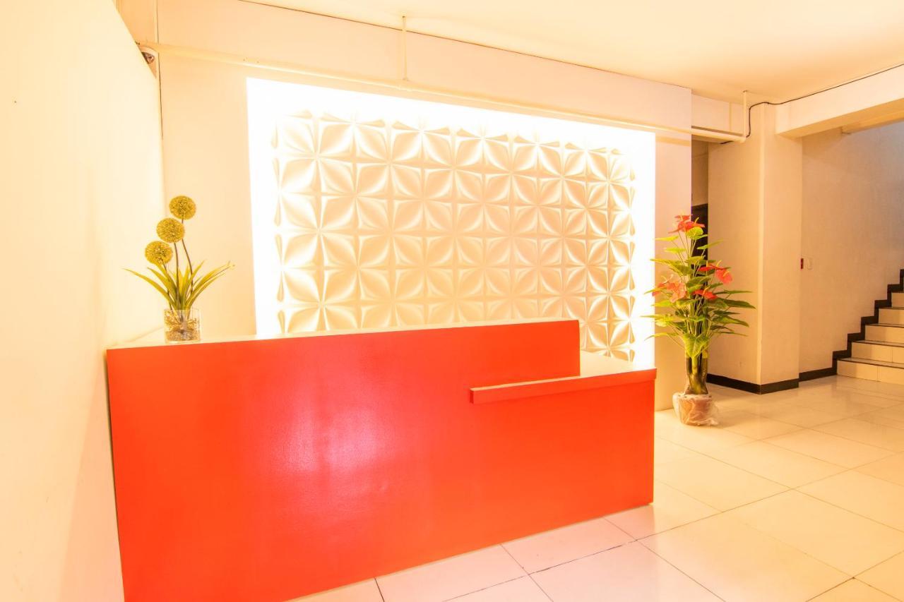 Oyo 578 Red Velvet Suites Manilla Buitenkant foto